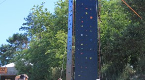 Ścianka wspinaczkowa nad morzem